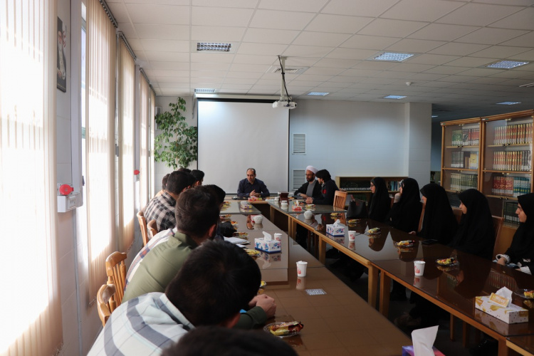 نشست صمیمی اعضای کانون عصر رشد پژوهشکده علم و دین با ریاست محترم دانشگاه جناب آقای دکتر اسماعیل فاتحی فر ۱۴۰۲